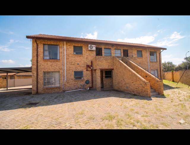 2 BEDROOM TOWNHOUSE FOR SALE IN RIVERSDALE